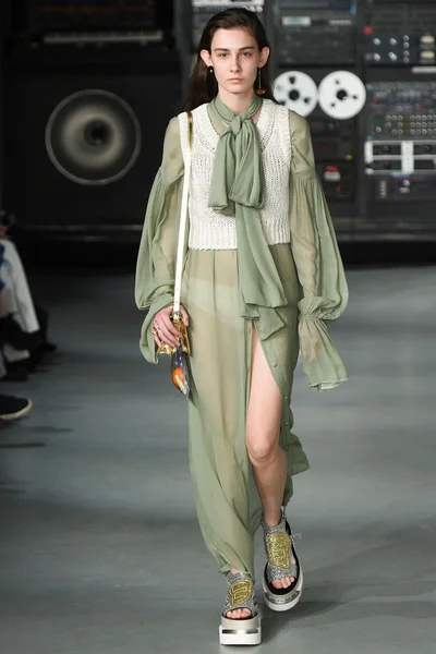 Look 10